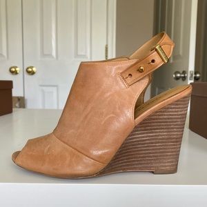 Good condition Coach Lindsay Open Toe Wedge Heels Tan 7.5